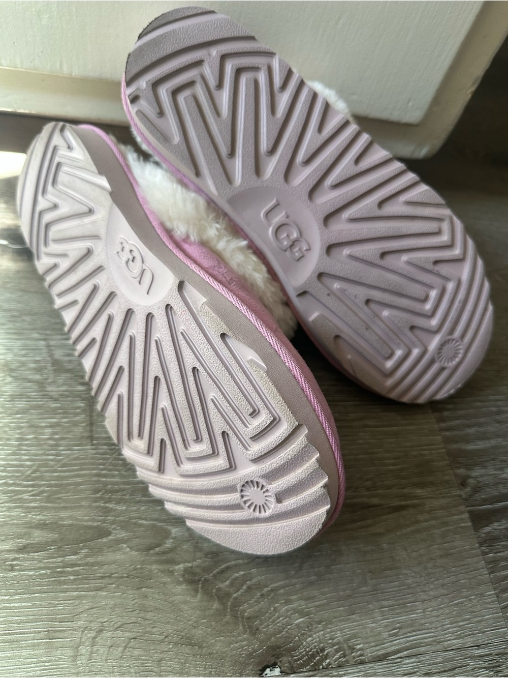 UGG Kids Pink Star Shearling Clog Slippers - Picture 6 of 8
